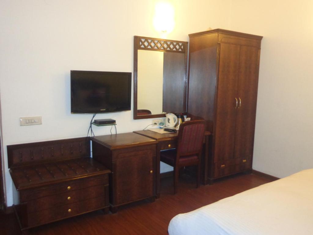 Ambica Palace 3*